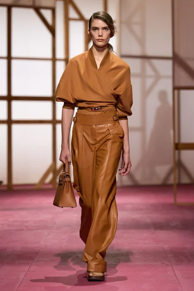 Look 39